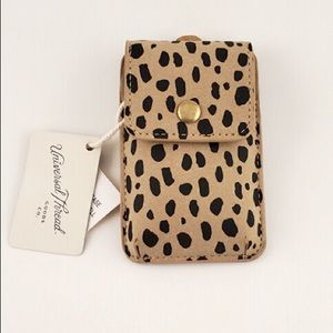 Universal Thread Leopard Adhesive Card Holder 🖤